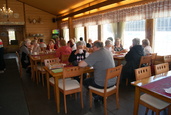 Välipalalla loukussa.